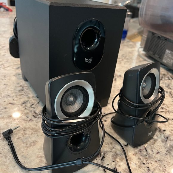 Logitech Computer Speaker with Subwoofer - Picture 2 of 5